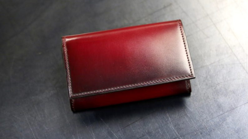 芸術性を突き詰めたコードヴァン製品の手染め - yuhaku online shop