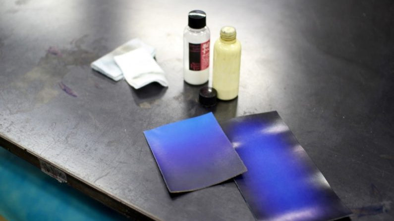 世界一の手染めレザーブランド yuhakuができるまで vol.03: 磨き - yuhaku online shop