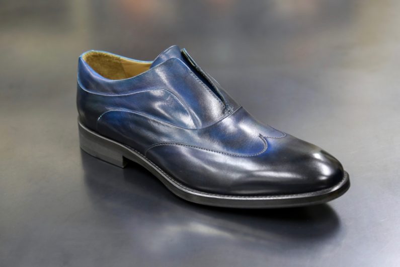 スポットライトがつくる陰影を手染めで具現化 - yuhaku online shop