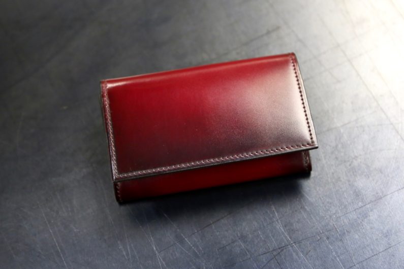 芸術性を突き詰めたコードヴァン製品の手染め - yuhaku online shop