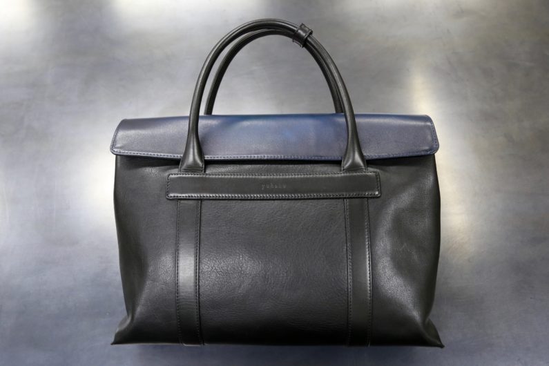 グラデーションカラーのレザーを部分使いして光を表現 - yuhaku online shop