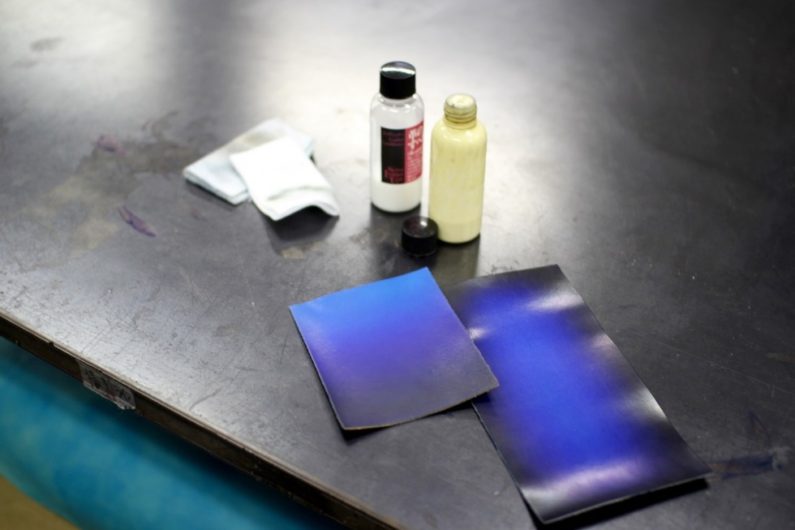 世界一の手染めレザーブランド yuhakuができるまで vol.03: 磨き - yuhaku online shop