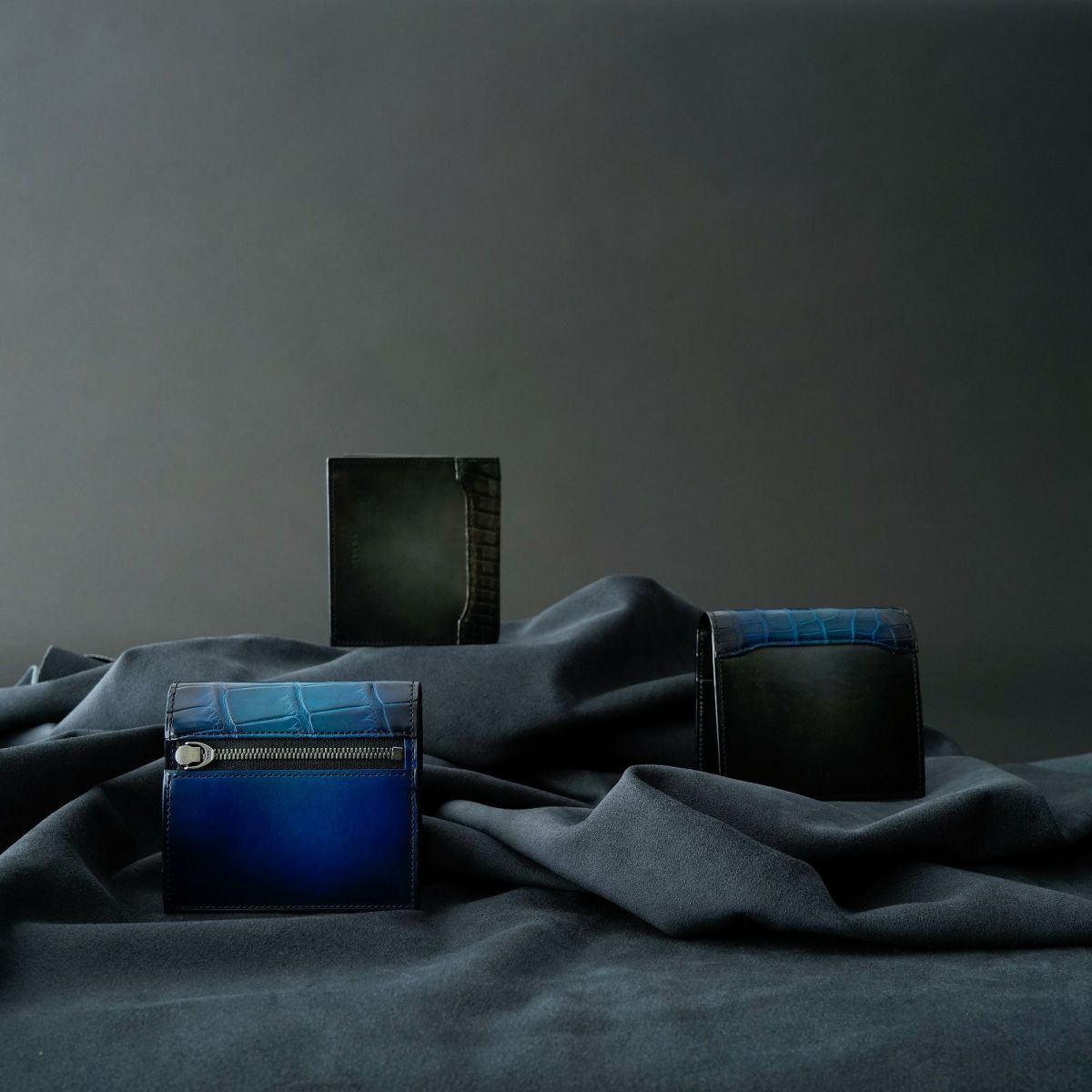 YCA122 薄型二つ折り財布 ｜美しい色彩の革財布、革製品通販｜yuhaku