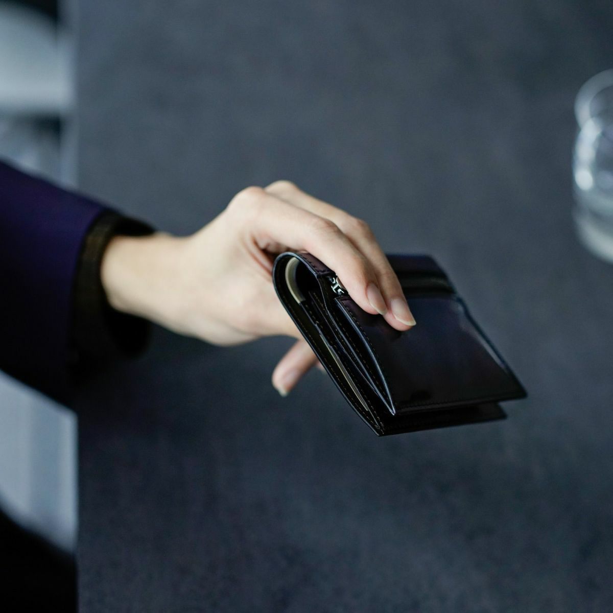 YFC122 コードバン薄型二つ折り財布 ｜美しい色彩の革財布、革製品通販